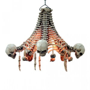 Totenkopf Deckenlampe mit Knochen als Deko