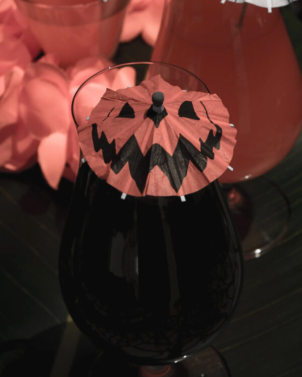spooky pumpkin cocktailschirmchen 15st halloween und horror deko haunted spirits pumpkin tiki umbrellas 53303