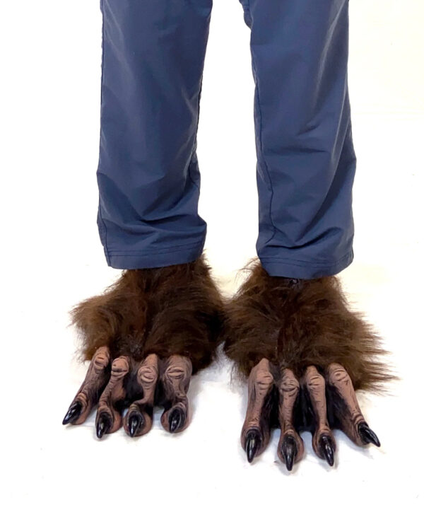 dunkelbraune werwolf fuesse als schuhcover dark brown werwolf feets with claws kostuemzubehoer 56643 01